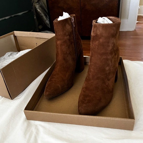 Suede booties in cinnamon brown - Picture 2 of 7